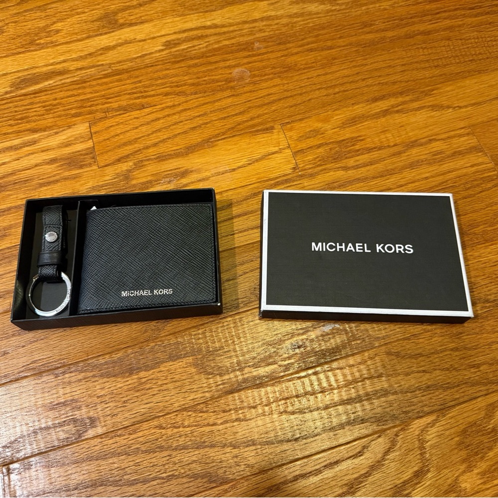 Michael Kors Black Wallet and Keychain Gift Set